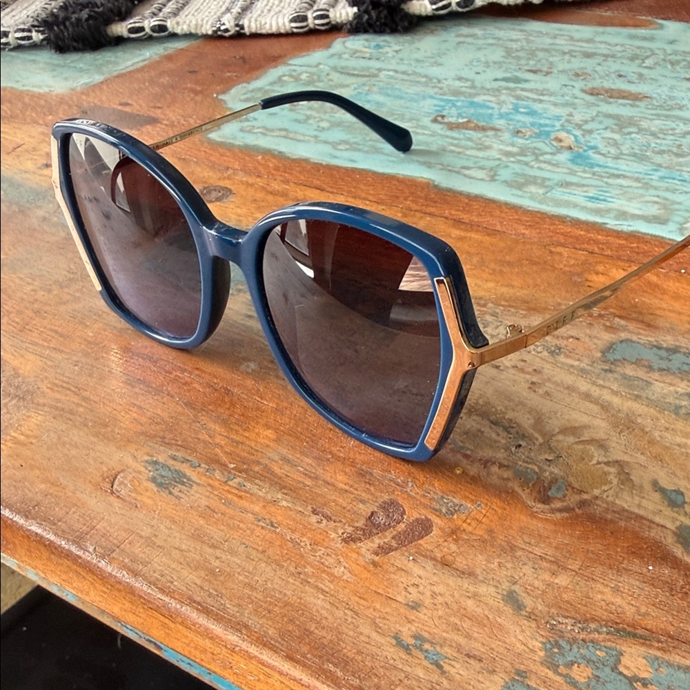 Diff Eyewear Navy Blue Sunglasses with Gold Accents